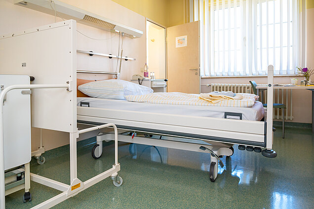 Patientenzimmer mit Bett